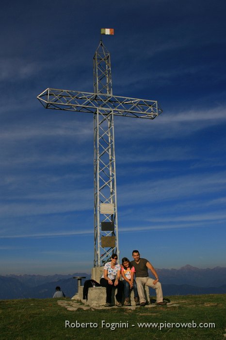 25  In  vetta al Monte Linzone 1392 m.JPG